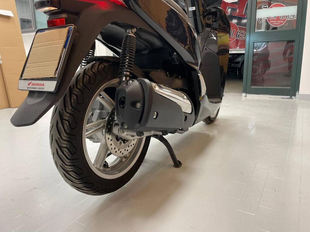 Honda SH 300 i ABS (2016 - 20) (11)