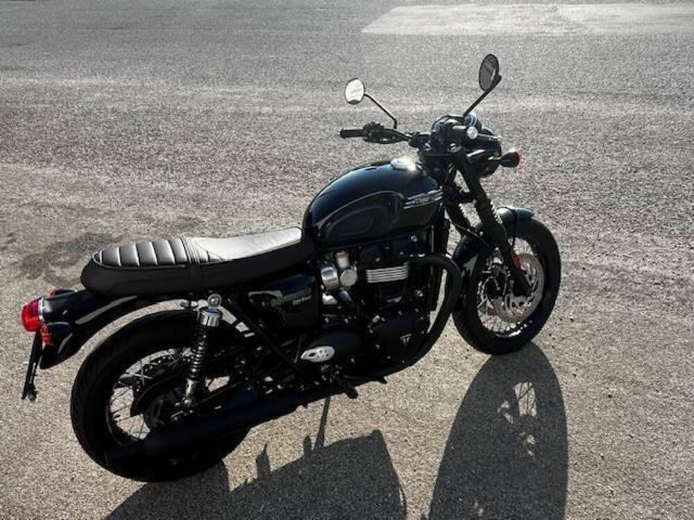 Triumph Bonneville T120 Black Stealth Edition (2024) (3)