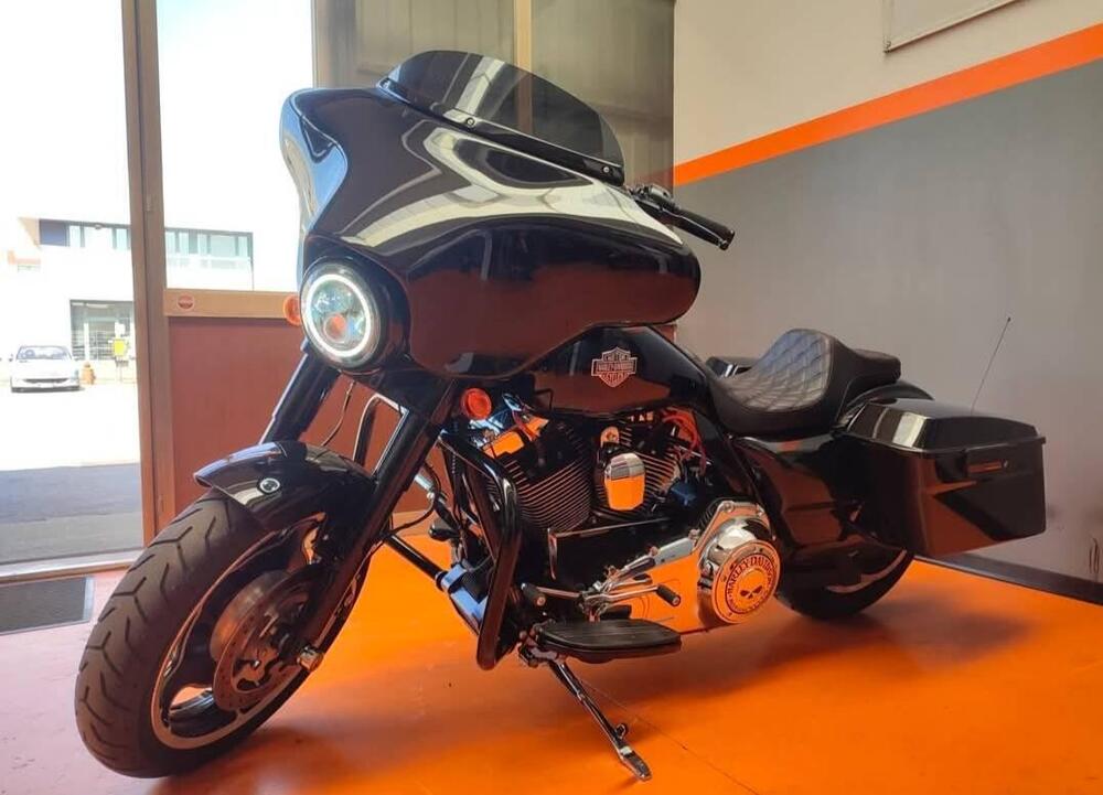 Harley-Davidson 1690 Street Glide (2011 - 13) - FLHX