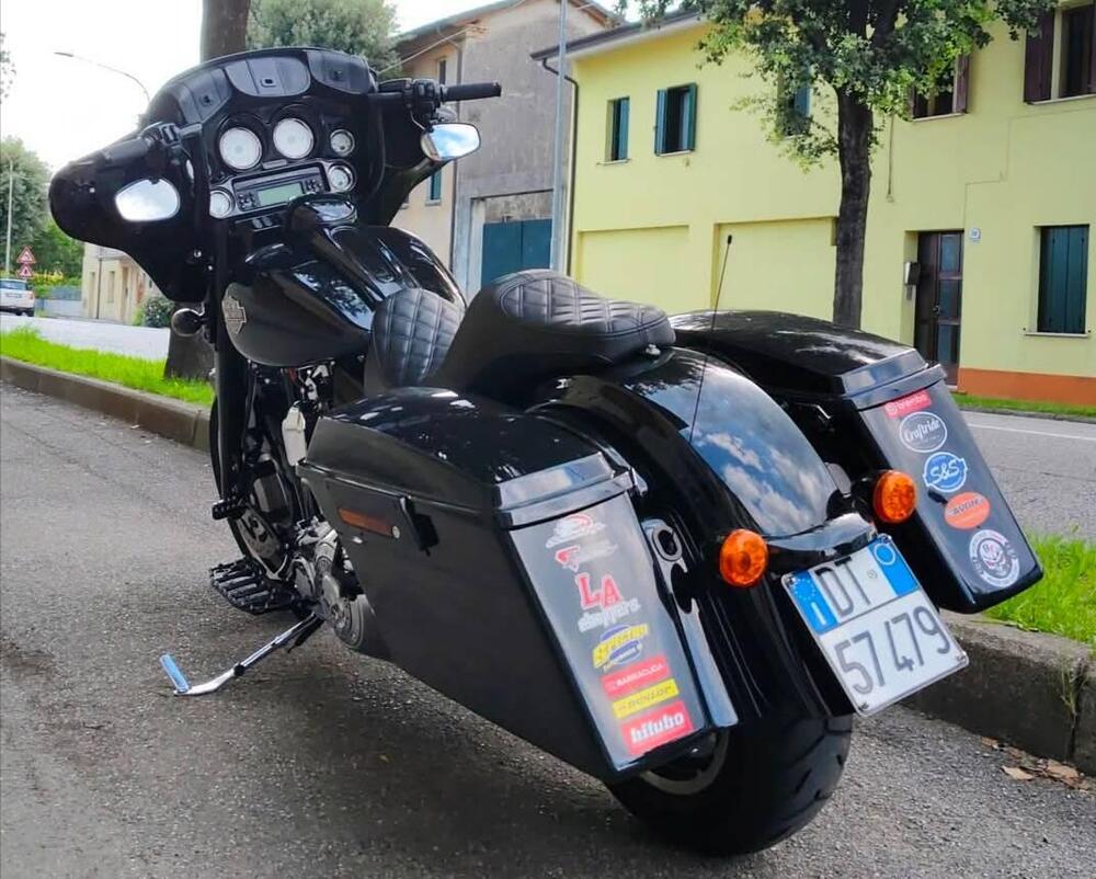 Harley-Davidson 1690 Street Glide (2011 - 13) - FLHX (2)