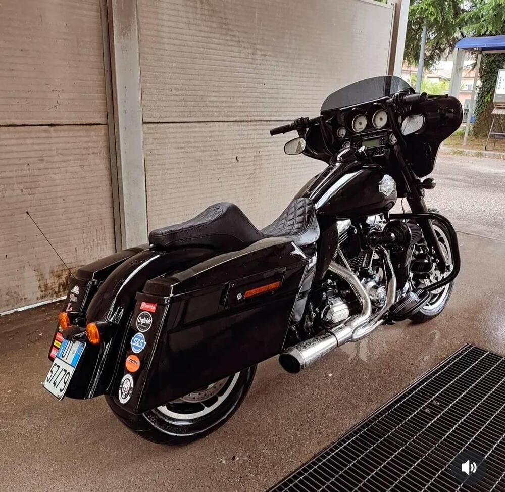 Harley-Davidson 1690 Street Glide (2011 - 13) - FLHX (4)