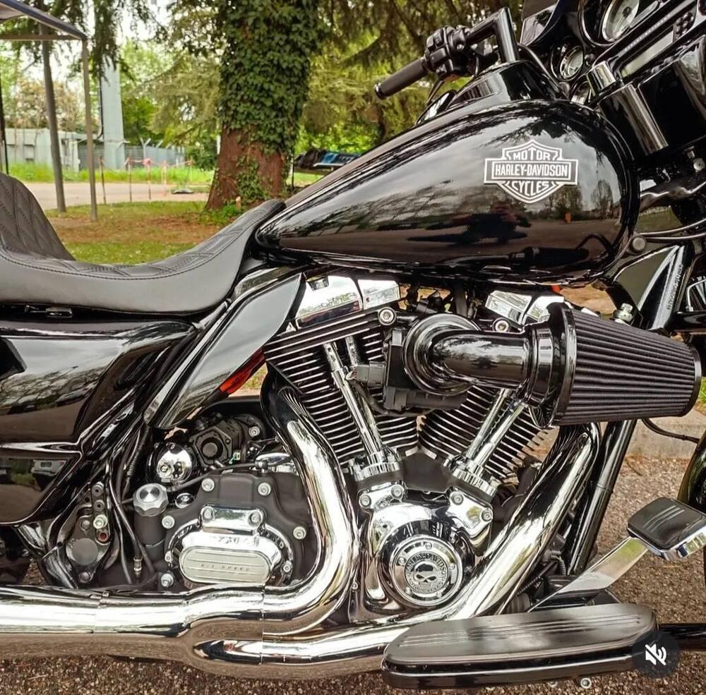 Harley-Davidson 1690 Street Glide (2011 - 13) - FLHX (6)