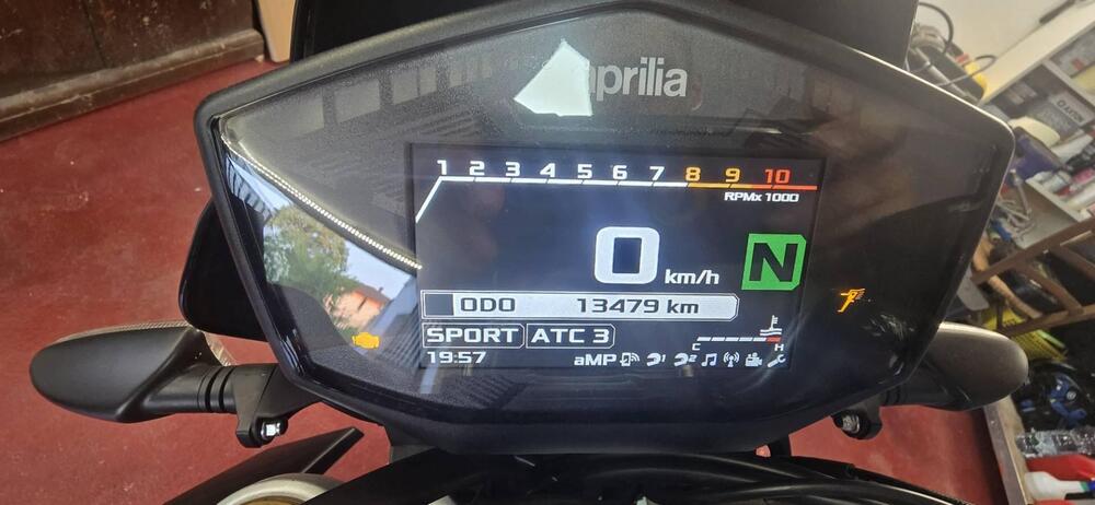 Aprilia Dorsoduro 900 (2017 - 20) (5)