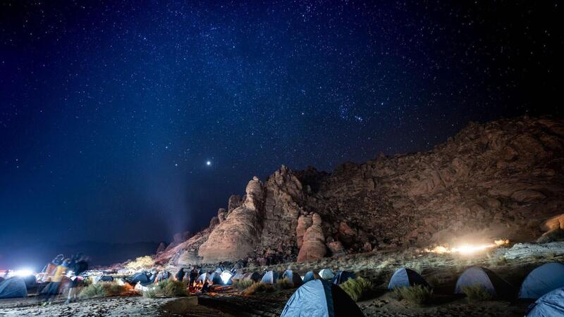 Dakar 2026. T5. Sia maledetta la Marathon! Schareina penalizzato, Al Rajhi out. Sanders, KTM, e Lategan, Toyota, al comando