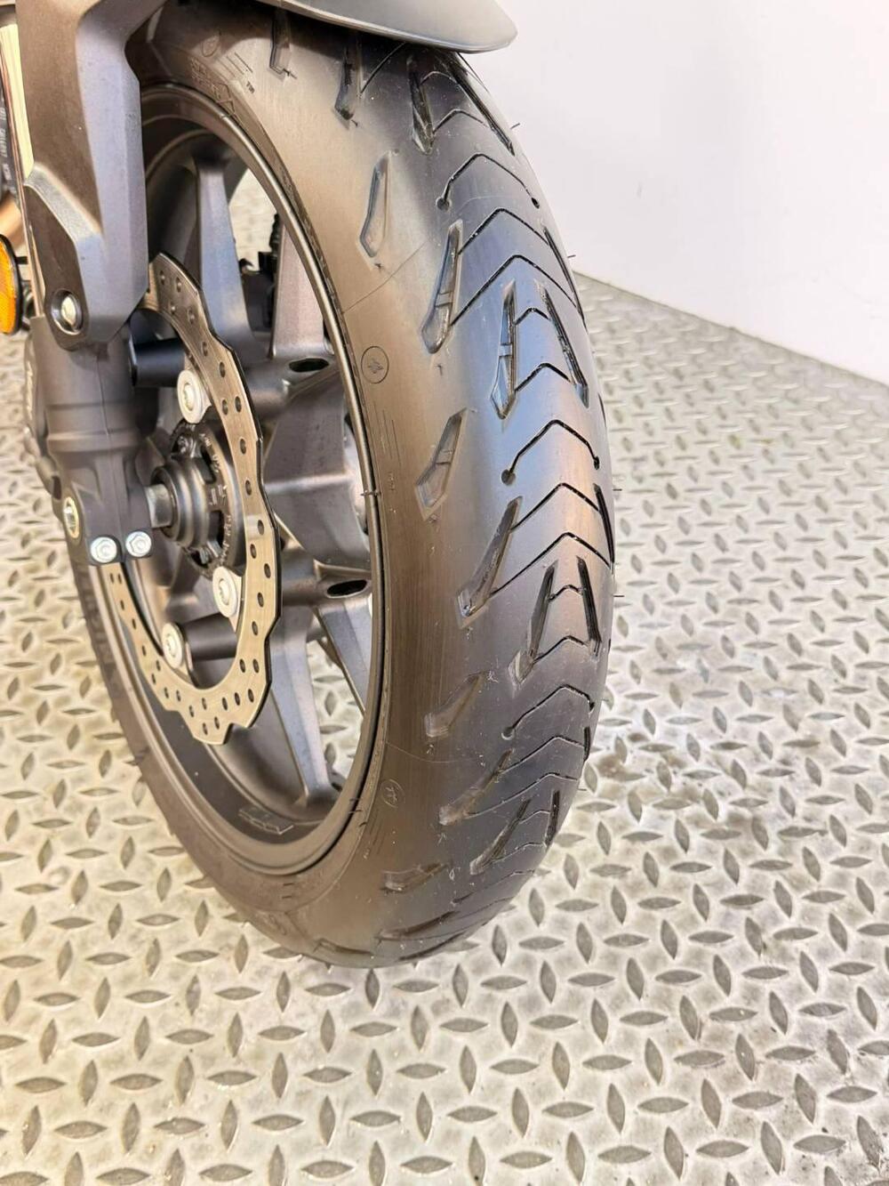 Honda CB 750 Hornet (2025) (5)