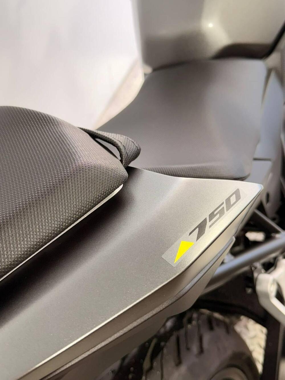 Honda CB 750 Hornet (2025) (7)