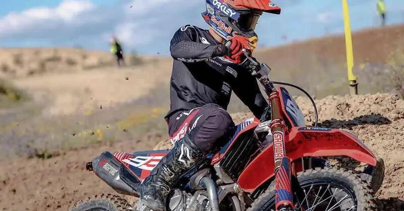 Marc Marquez sulla Ducati Desmo450 MX: il Campione MotoGP si allena in motocross [VIDEO]