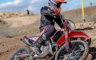 Marc Marquez sulla Ducati Desmo450 MX: il Campione MotoGP si allena in motocross [VIDEO]