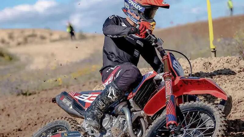 Marc Marquez sulla Ducati Desmo450 MX: il Campione MotoGP si allena in motocross [VIDEO]