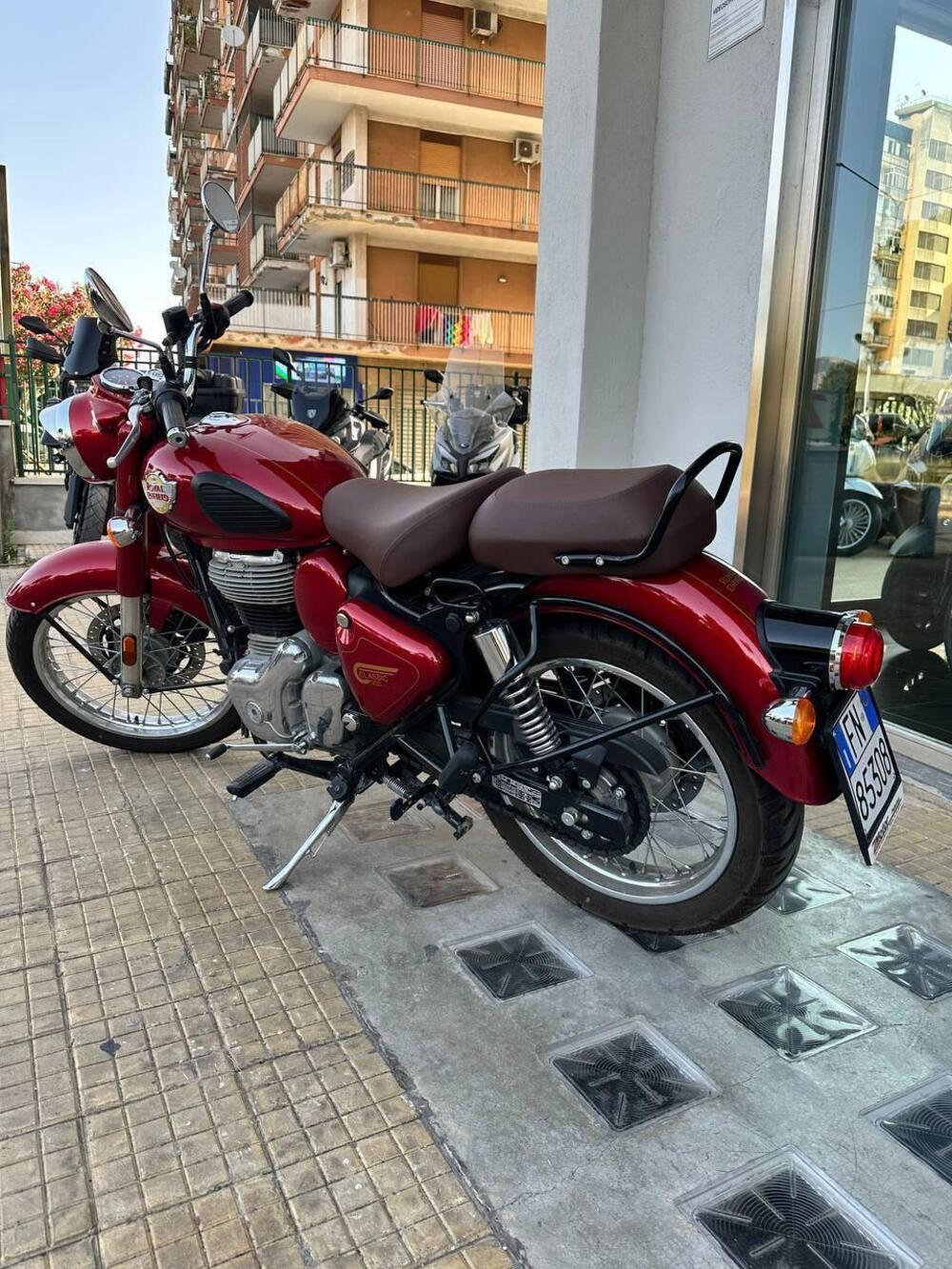 Royal Enfield Classic 350 (2021 - 26) (3)