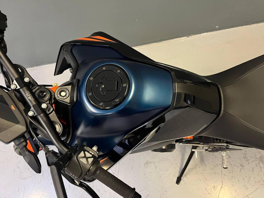 KTM 890 Duke R (2022 - 23) (10)