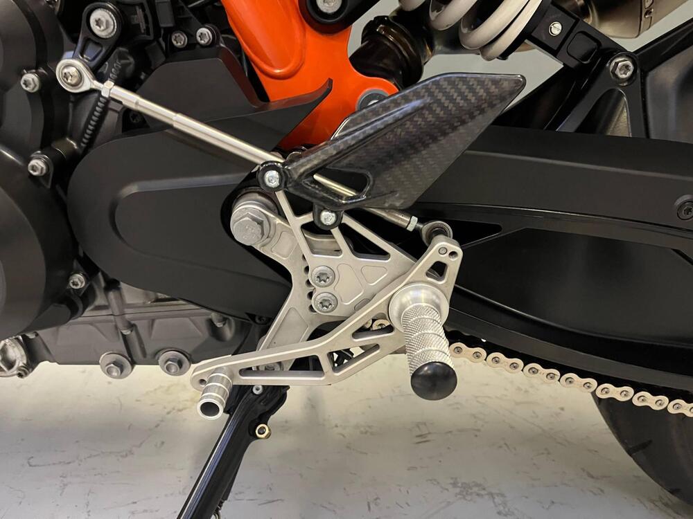 KTM 890 Duke R (2022 - 23) (13)