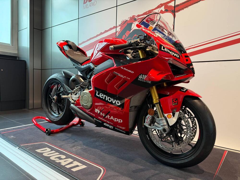 Ducati Panigale V4 Bagnaia 2022 World Champion Replica (2023) (2)