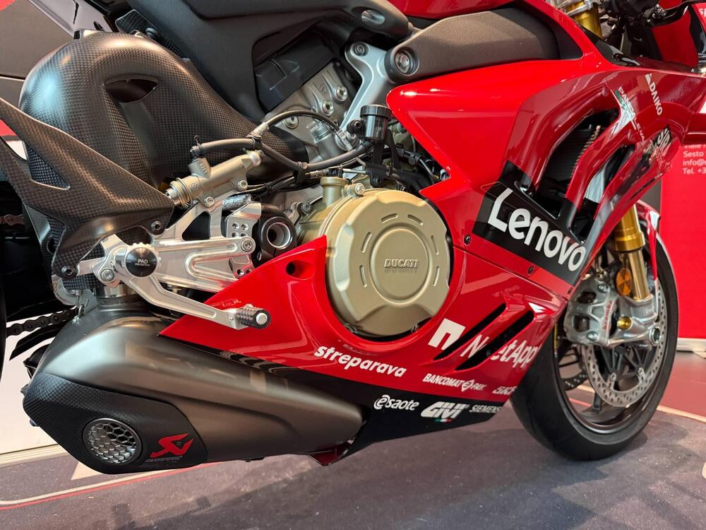 Ducati Panigale V4 Bagnaia 2022 World Champion Replica (2023) (4)