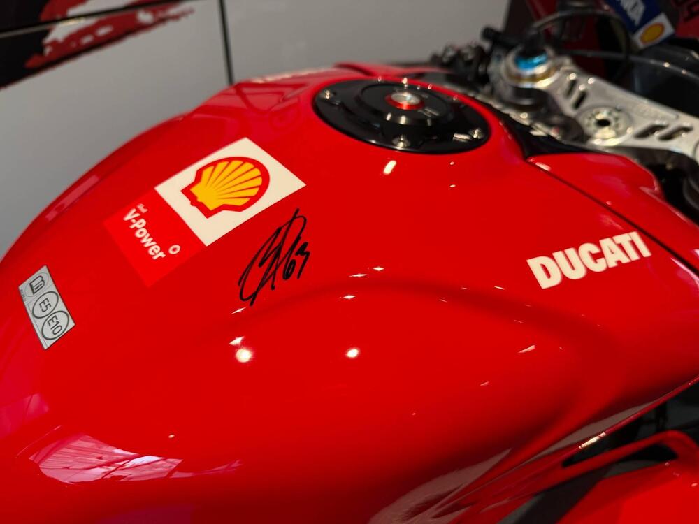 Ducati Panigale V4 Bagnaia 2022 World Champion Replica (2023) (5)