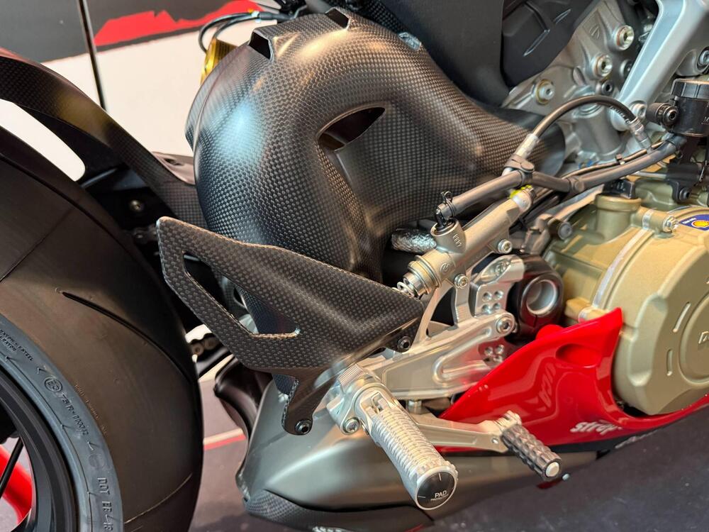 Ducati Panigale V4 Bagnaia 2022 World Champion Replica (2023) (7)