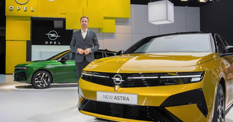 Nuova Opel Astra 2026: debutto mondiale a Bruxelles con 454 km di autonomia elettrica 