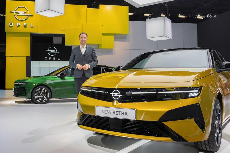 Nuova Opel Astra 2026: debutto mondiale a Bruxelles con 454 km di autonomia elettrica 