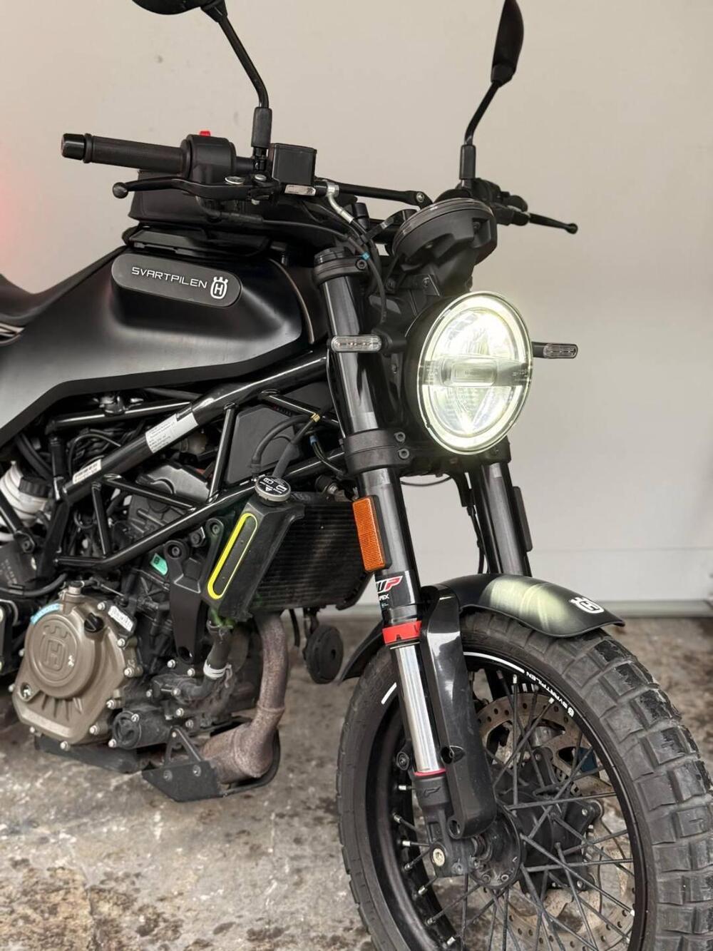 Husqvarna Svartpilen 125 (2021 - 23) (2)