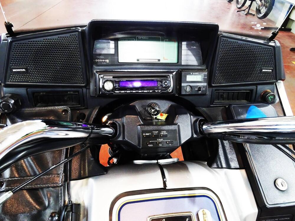 Honda GL 1200 GOLD WING ASPENCADE (18)