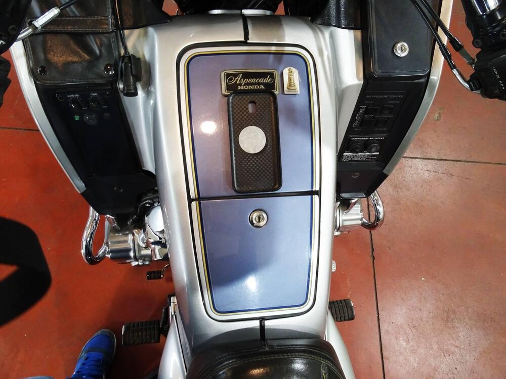 Honda GL 1200 GOLD WING ASPENCADE (19)