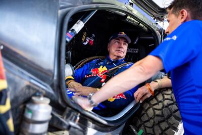 Sainz Sr dalla Dakar alla F1: &ldquo;Col nuovo regolamento capiremo tutto ai test&rdquo;. Poi la stoccata sulla Ferrari