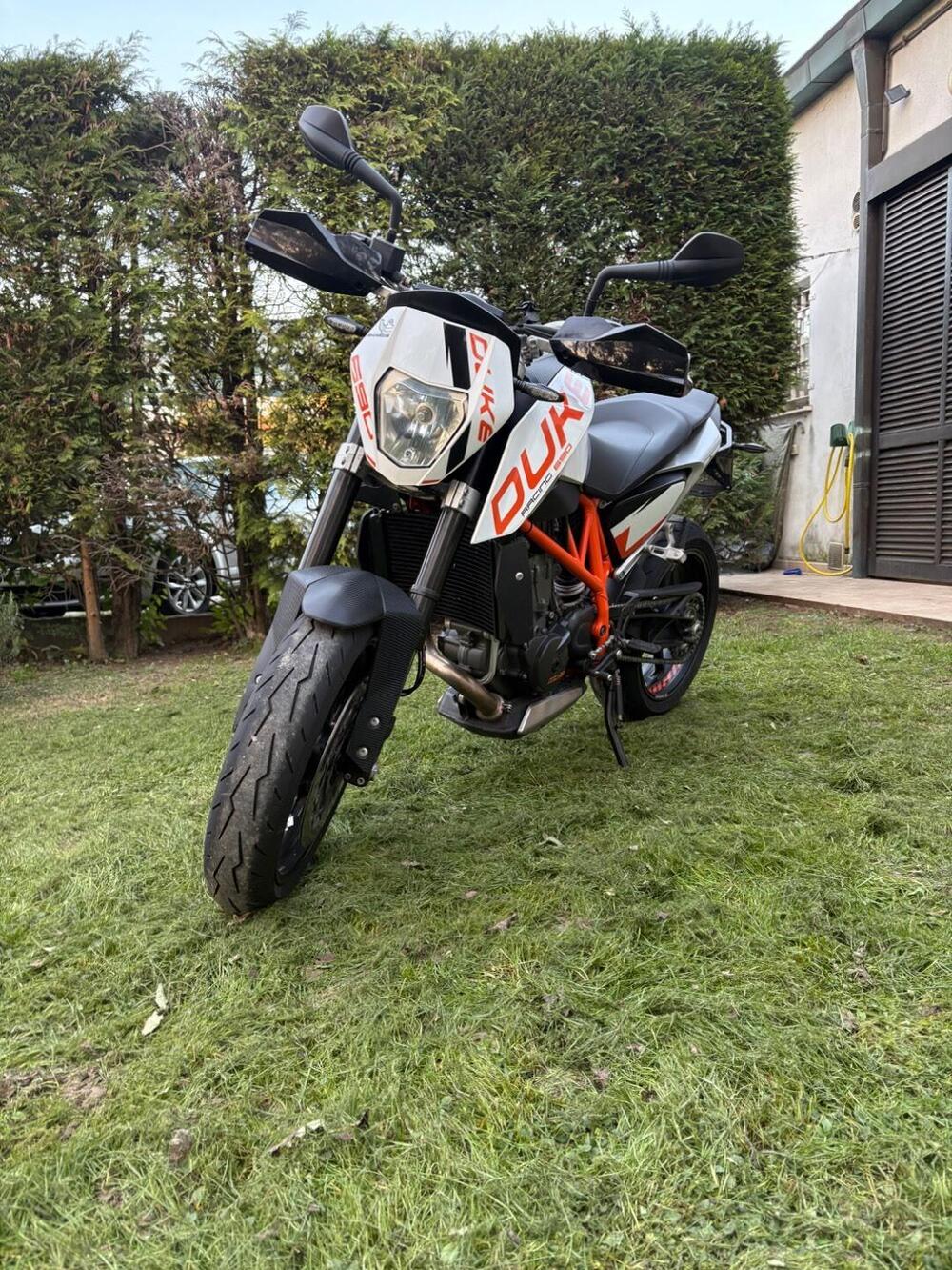 KTM 690 Duke R (2010 - 15)