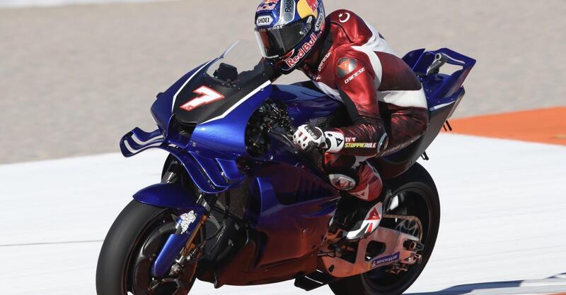 MotoGP 2026. Sylvain Guintoli sul debutto del turco: "Toprak sa fare magie in sella. Pirelli? Si adattano bene al suo stile di guida"