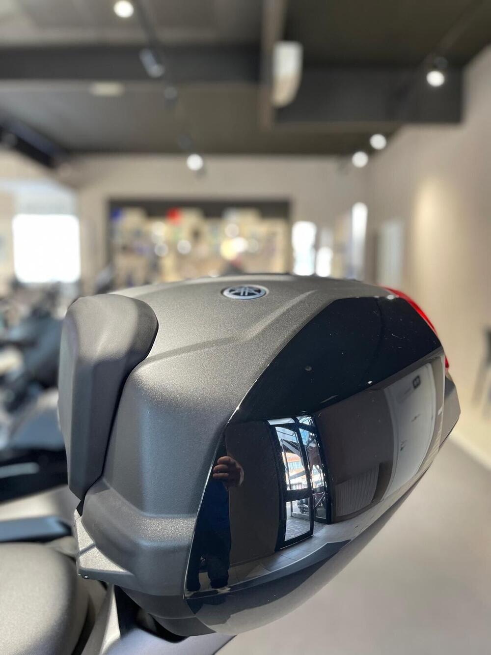 Yamaha T-Max 560 Tech Max (2025 - 26) (4)