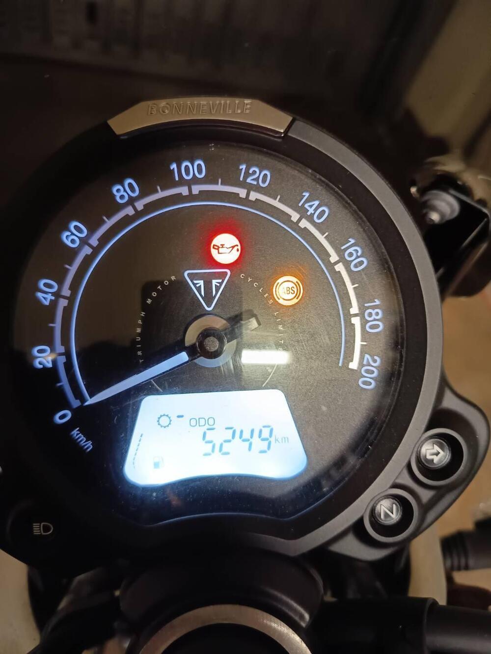 Triumph Street Twin 900 (2021 - 22) (5)