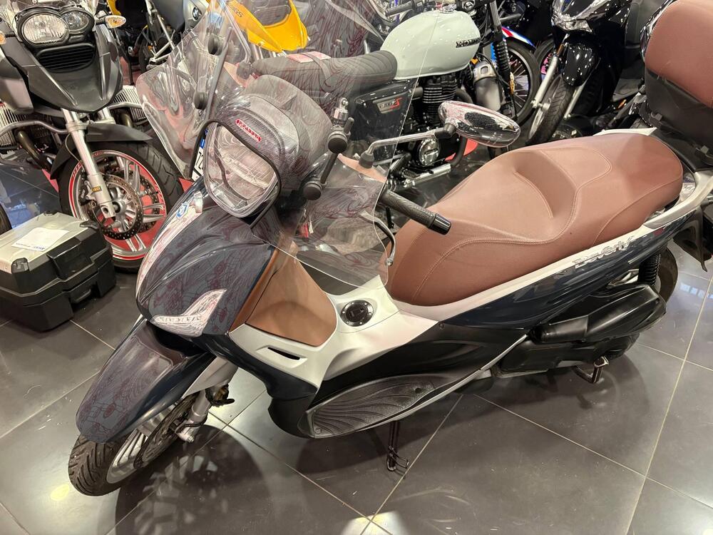 Piaggio Beverly 300 i.e. ABS-ASR (2016 - 20) (4)