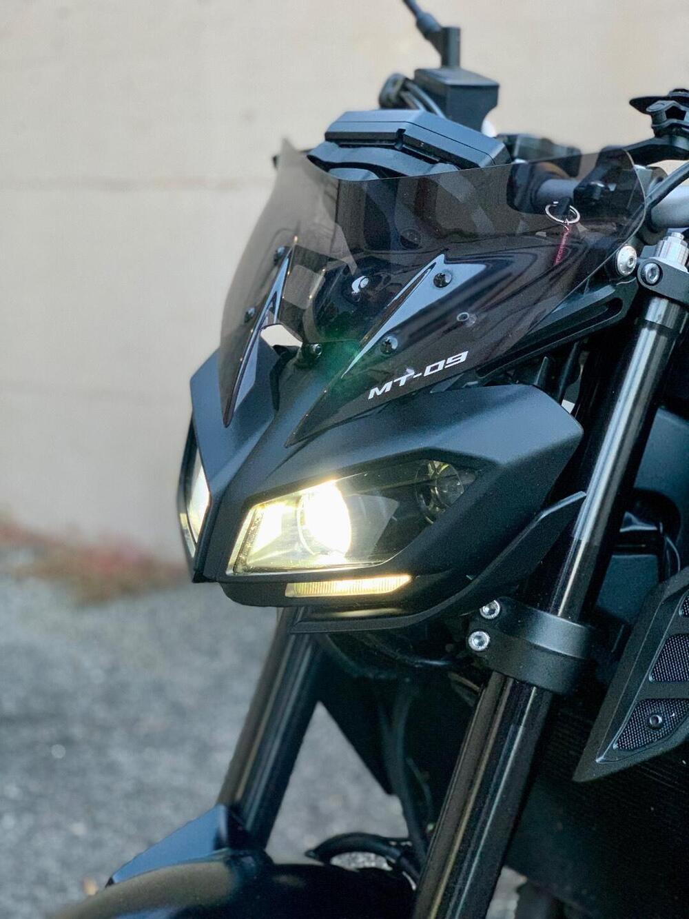 Yamaha MT-09 (2017 - 20) (2)