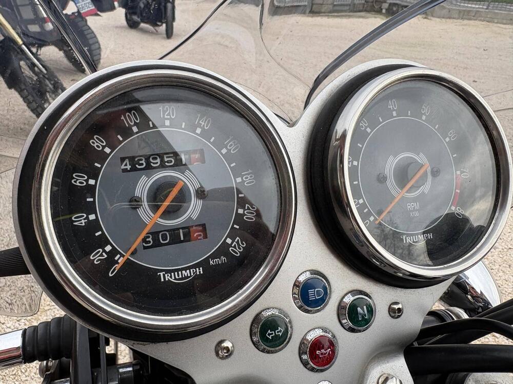 Triumph Bonneville T100 (2001 - 07) (5)