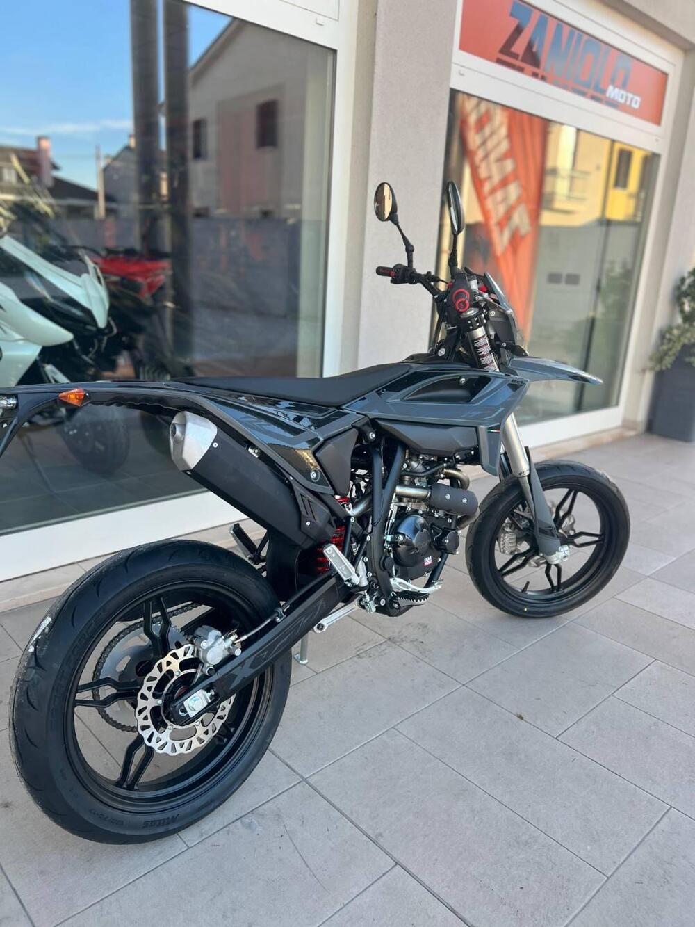 Betamotor RR 125 4T Motard T - X Special Edition (2025 - 26) (3)