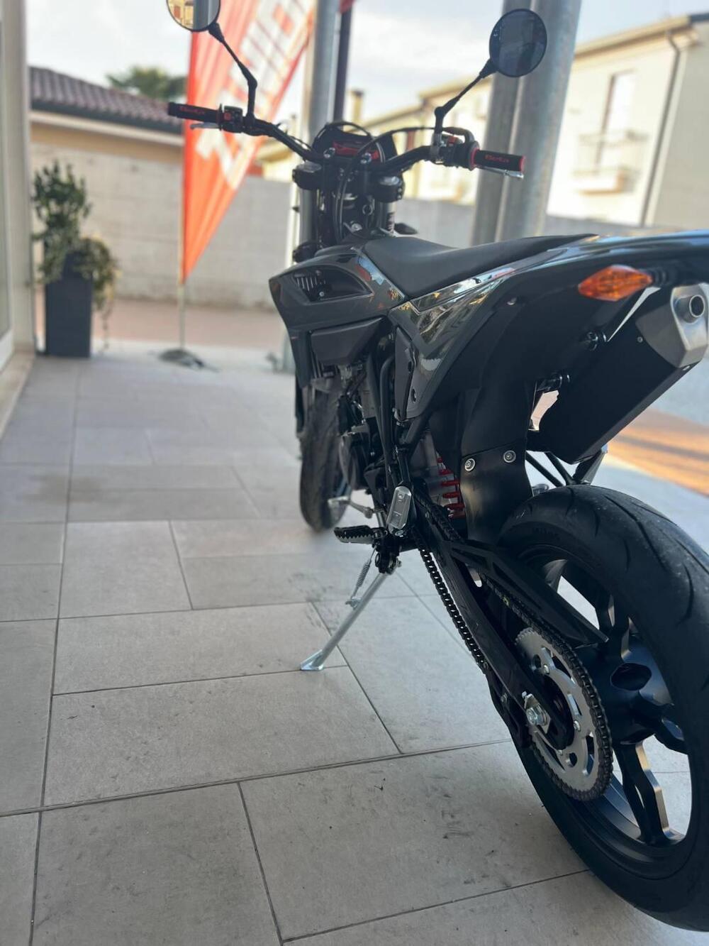 Betamotor RR 125 4T Motard T - X Special Edition (2025 - 26) (4)