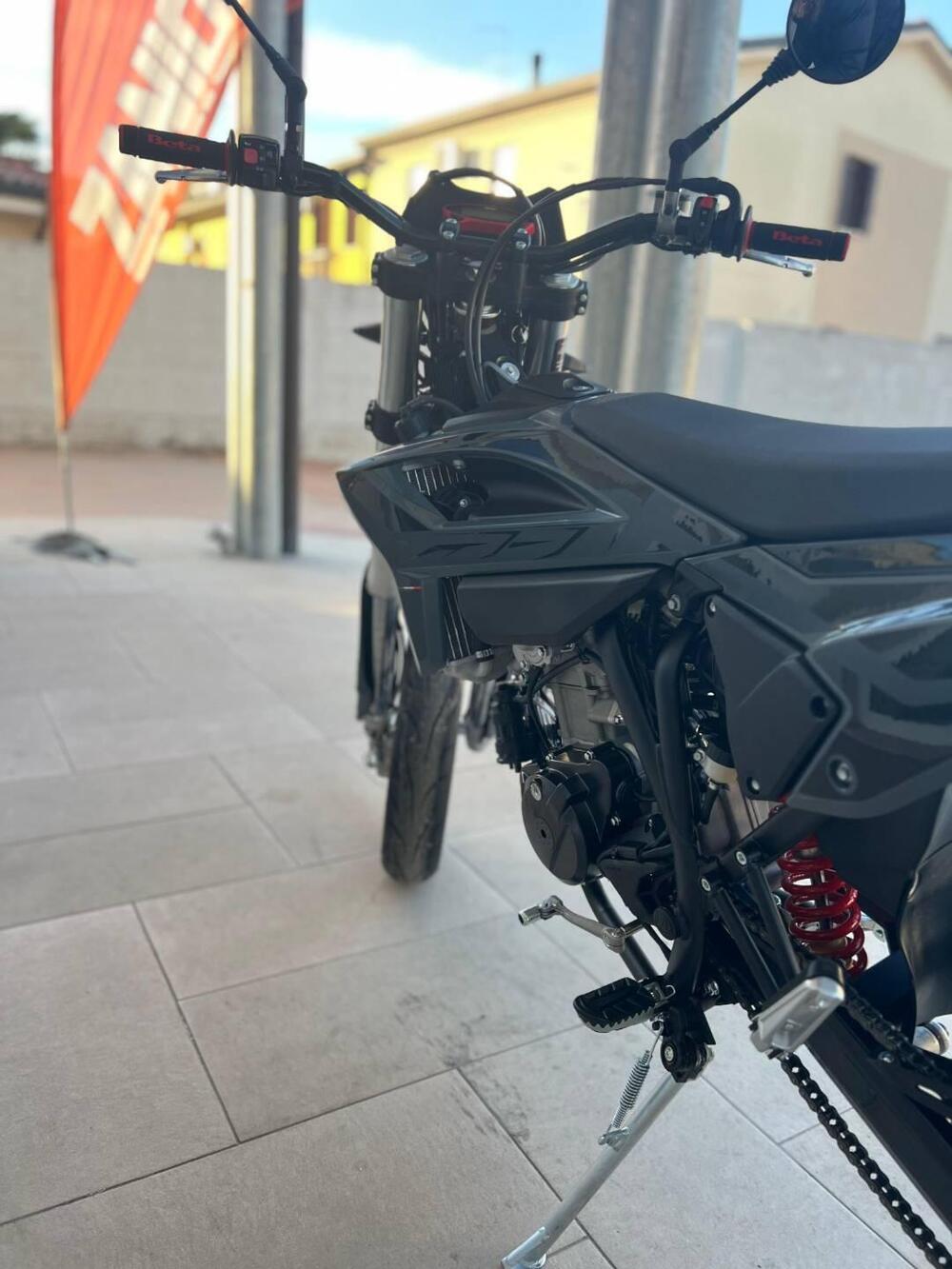 Betamotor RR 125 4T Motard T - X Special Edition (2025 - 26) (5)