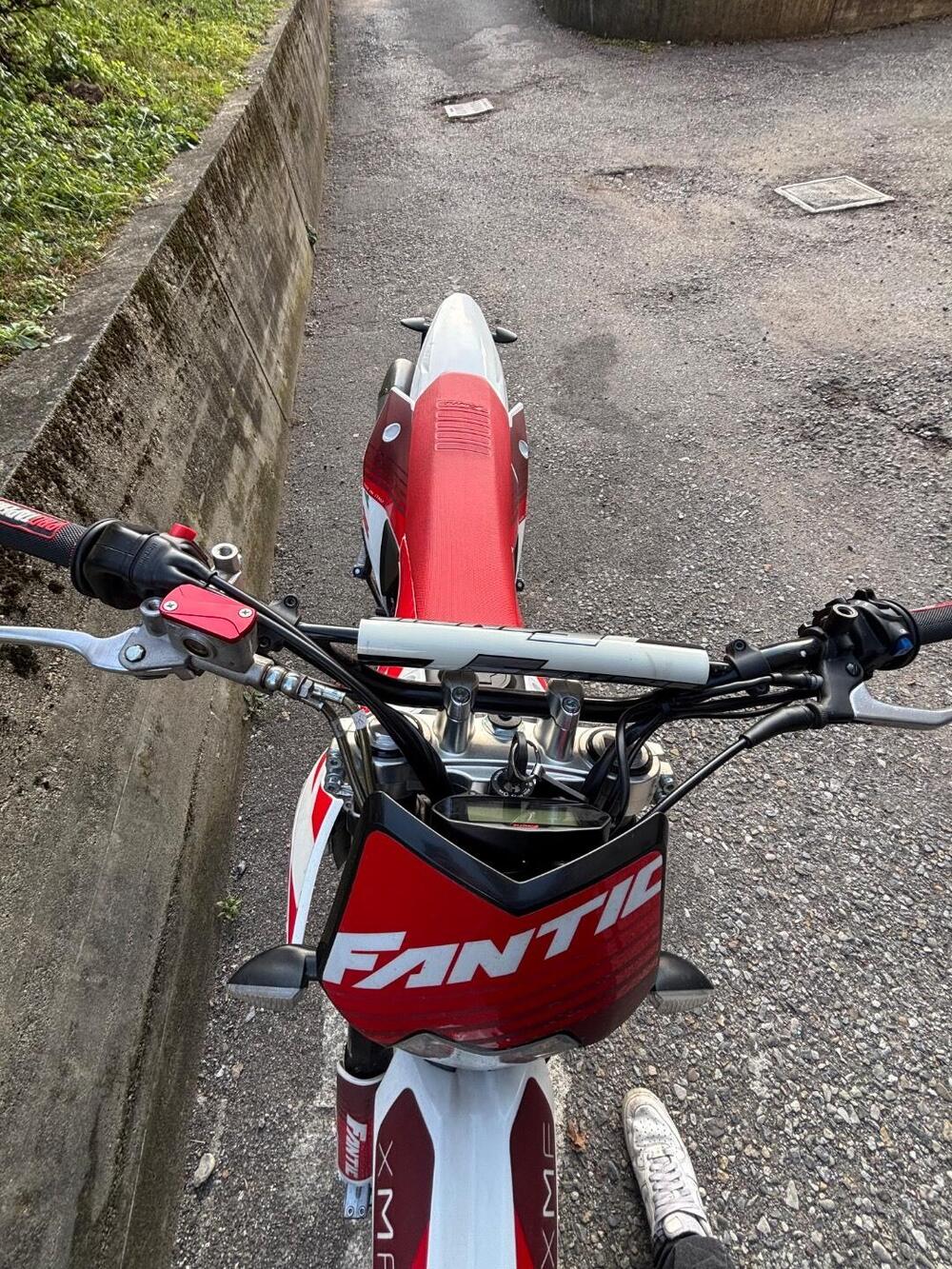 Fantic Motor XMF 125 Motard Performance 4T (2023 - 24) (3)