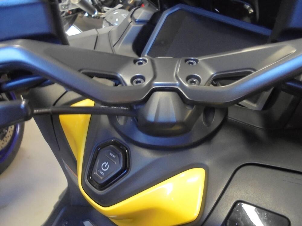 Yamaha T-Max 560 (2022 - 24) (3)