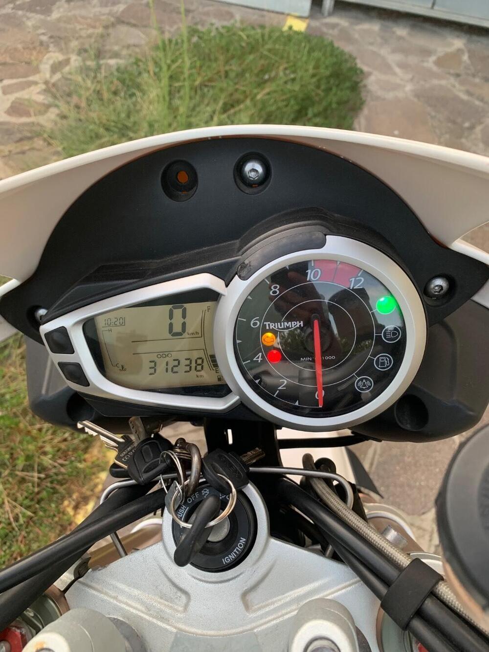 Triumph Speed Triple 1050 (2011 - 13) (7)