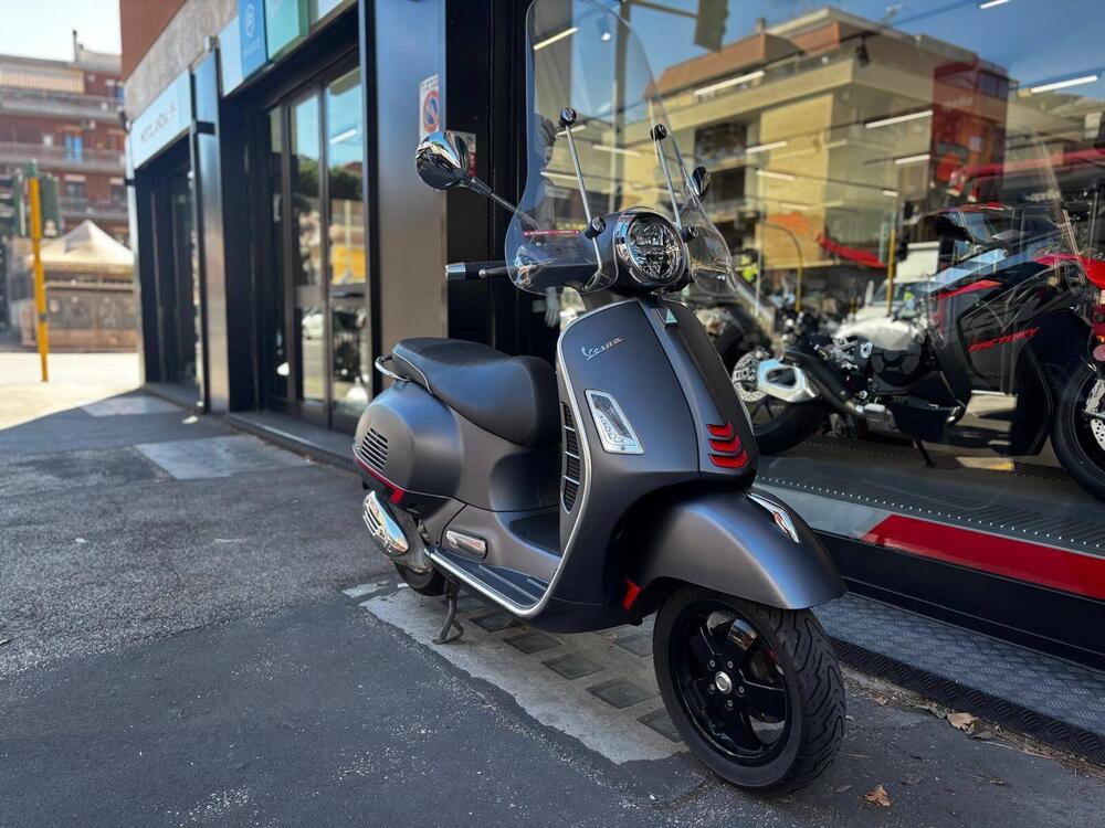 Vespa GTS 300 Super Sport (2017 - 19) (2)
