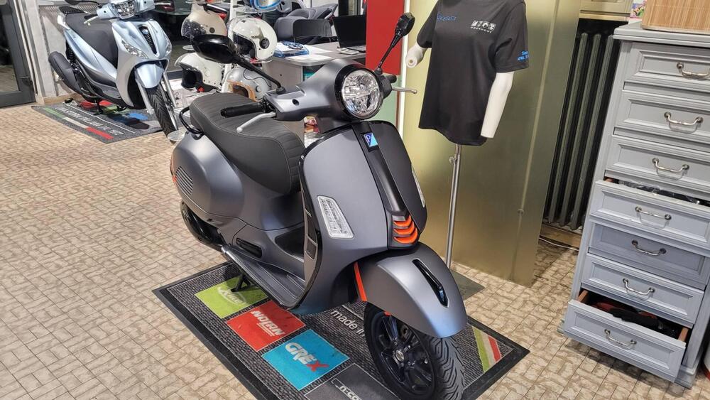 Vespa GTS 300 Super Sport (2023 - 24) (2)