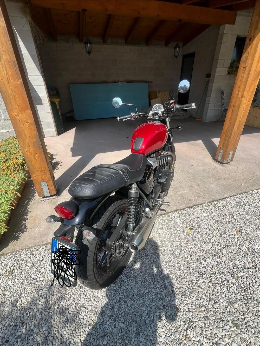 Triumph Street Twin 900 (2016) (2)