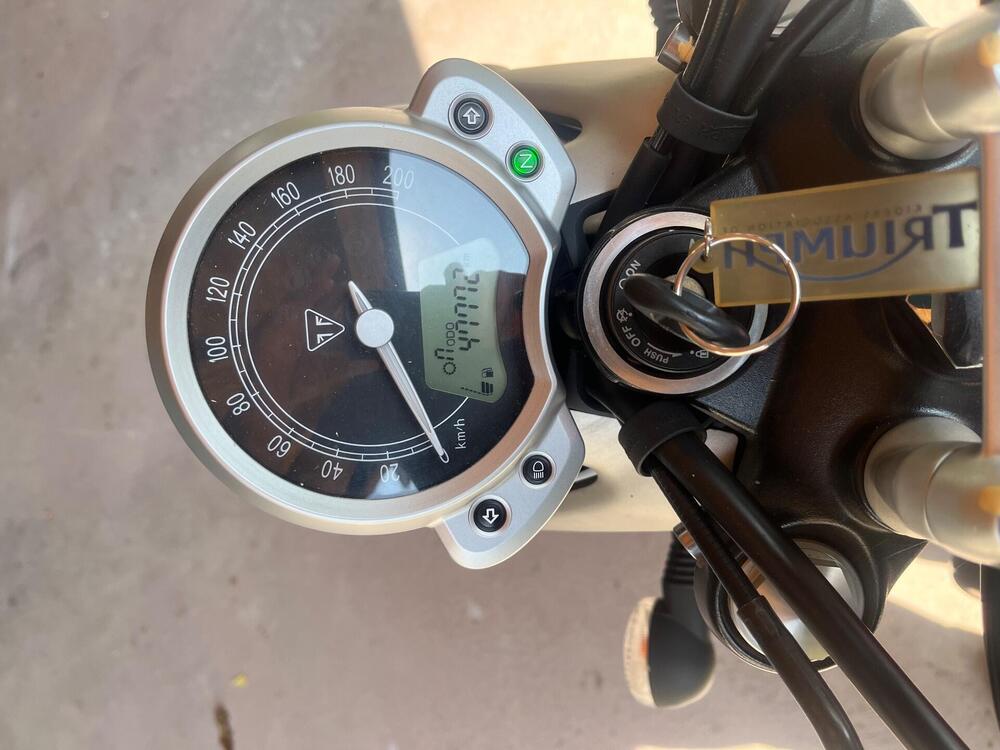 Triumph Street Twin 900 (2016) (4)