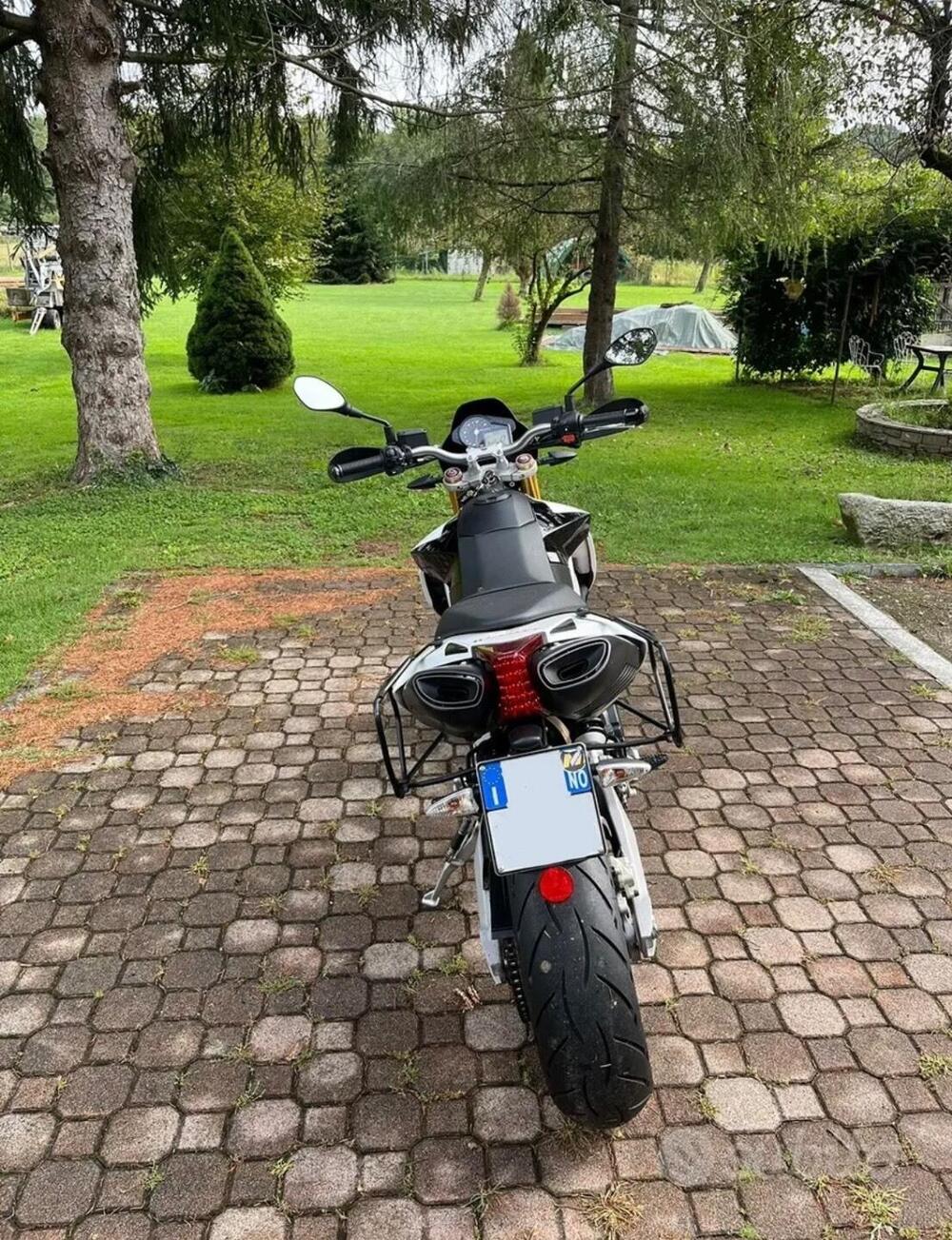 Aprilia Dorsoduro 750 (2009 - 14) (4)