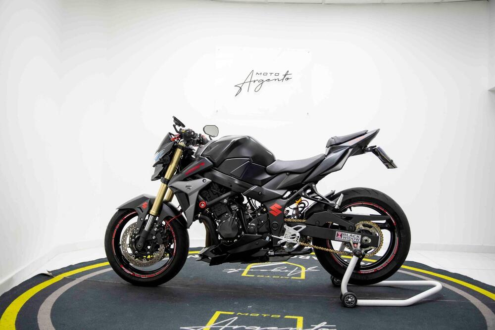 Suzuki GSR 750 Mat Black L.E. (2013 - 14) (6)