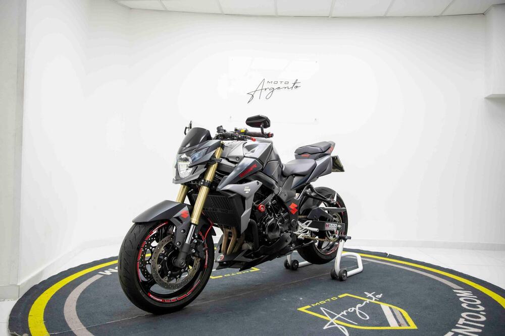 Suzuki GSR 750 Mat Black L.E. (2013 - 14) (7)