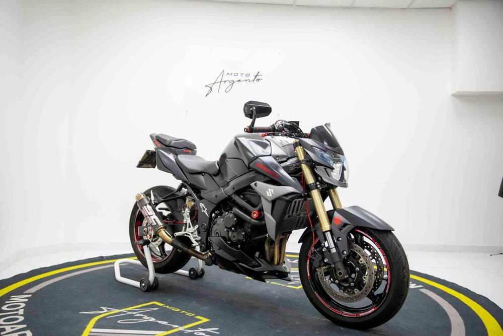 Suzuki GSR 750 Mat Black L.E. (2013 - 14) (9)