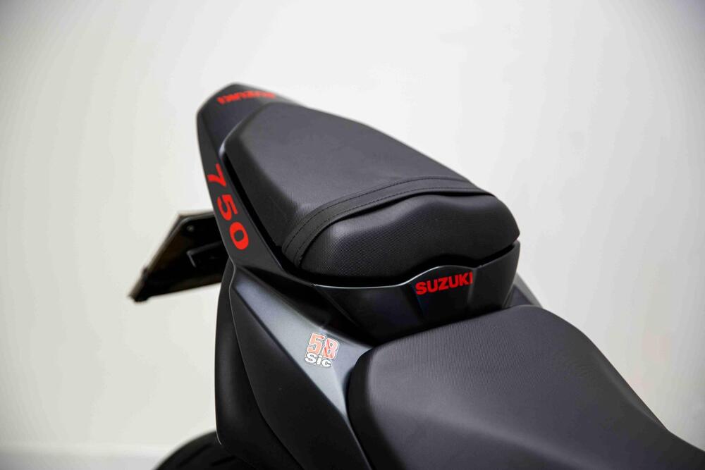 Suzuki GSR 750 Mat Black L.E. (2013 - 14) (10)