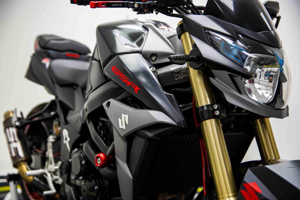 Suzuki GSR 750 Mat Black L.E. (2013 - 14) (14)