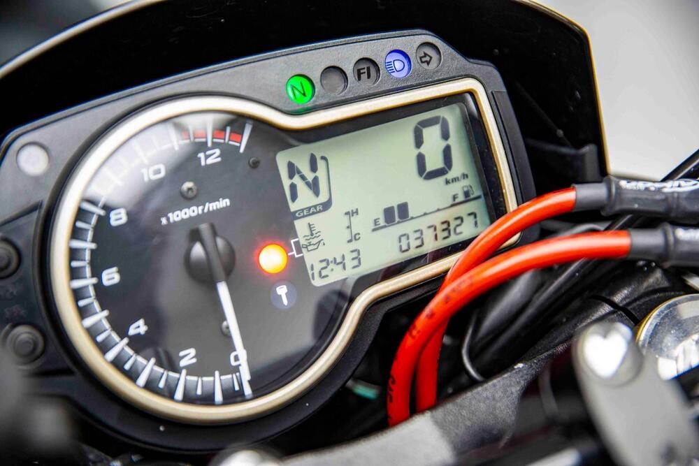 Suzuki GSR 750 Mat Black L.E. (2013 - 14) (20)